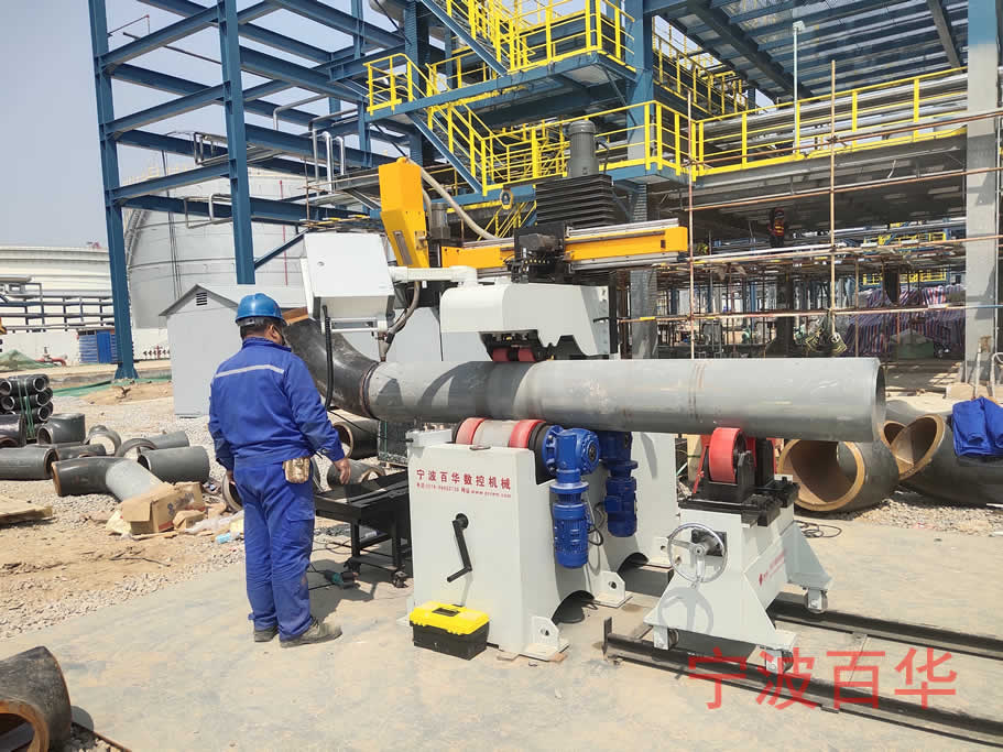 山东石化工地现场运用大型管道自动焊机焊接设备
