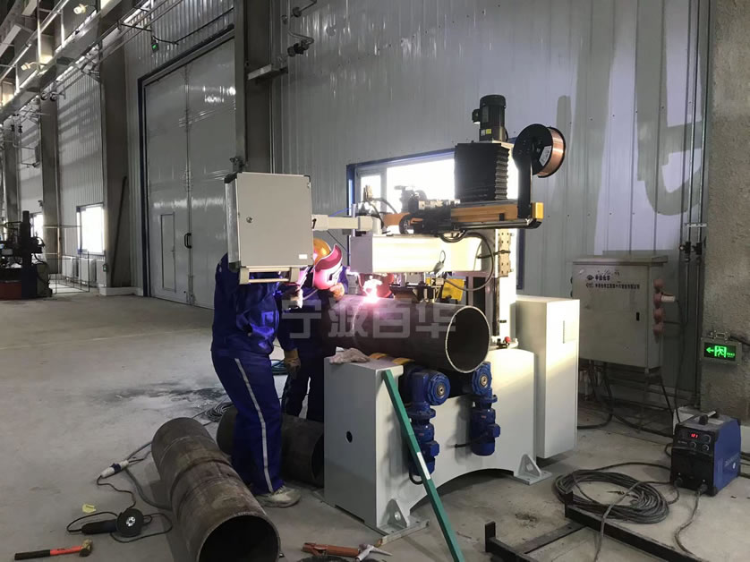 新疆某能源材料制造运用压紧管道自动焊机